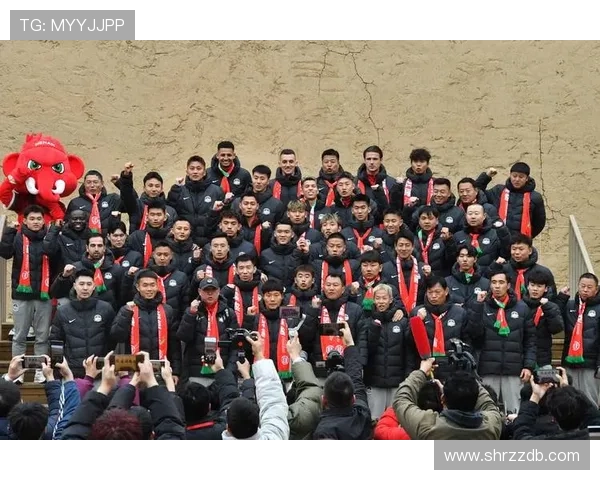 足球明星齐聚一堂身着西装展现风采的精彩瞬间回顾 足球明星齐聚一堂身着西装展现风采的精彩瞬间回顾